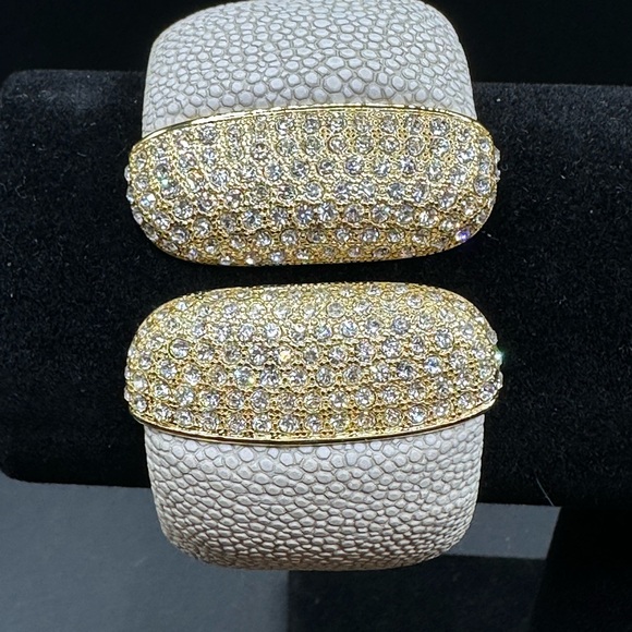 Real Collectibles by Adrienne Gold and Cream Textured Bangle Bracelet - Picture 2 of 9